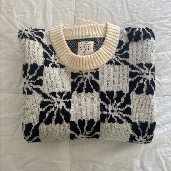 Billabong Beyond Basic V-Neck Sweater - Picture 4 of 7